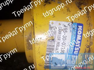 195-30-07130   (Carrier roller) Komatsu D375A 